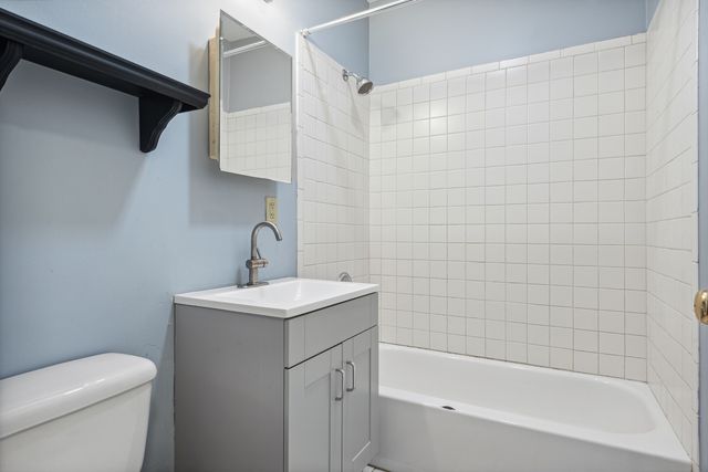 4528 S Saint Lawrence Avenue, Chicago, IL 60653