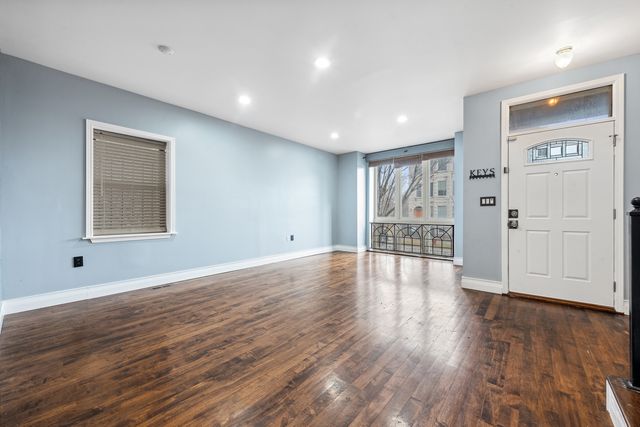 4528 S Saint Lawrence Avenue, Chicago, IL 60653
