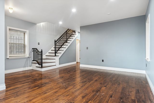 4528 S Saint Lawrence Avenue, Chicago, IL 60653