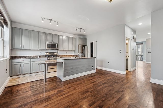 4528 S Saint Lawrence Avenue, Chicago, IL 60653