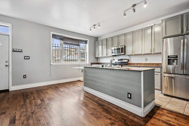 4528 S Saint Lawrence Avenue, Chicago, IL 60653