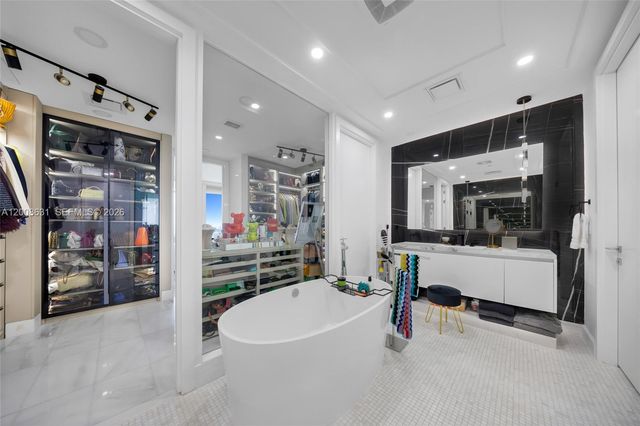 700 NE 26th Ter 2202, Miami, FL 33137
