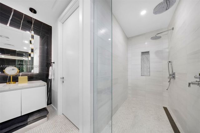 700 NE 26th Ter 2202, Miami, FL 33137