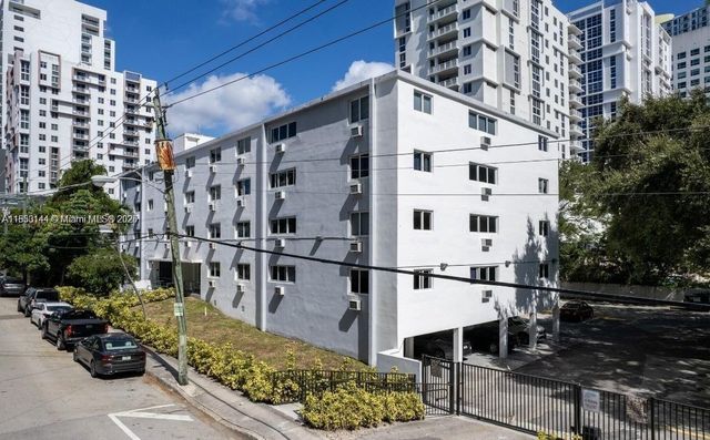 143 SW 9th St 208, Miami, FL 33130