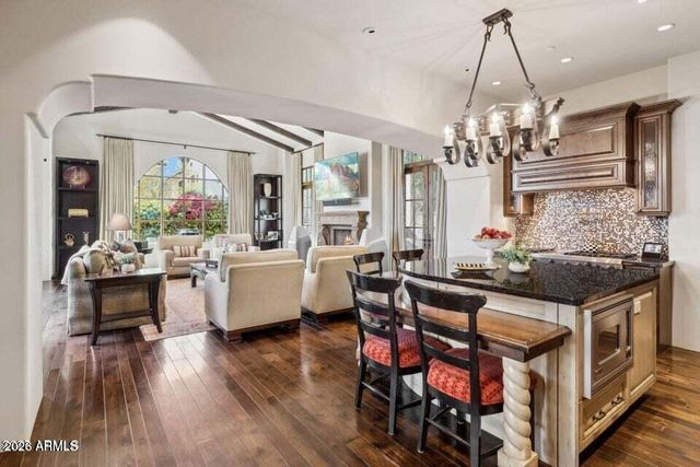 4949 E LINCOLN Drive 11, Paradise Valley, AZ 85253