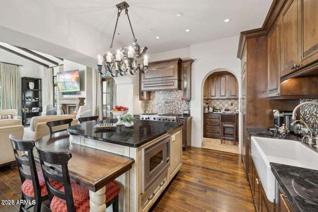 4949 E LINCOLN Drive 11, Paradise Valley, AZ 85253