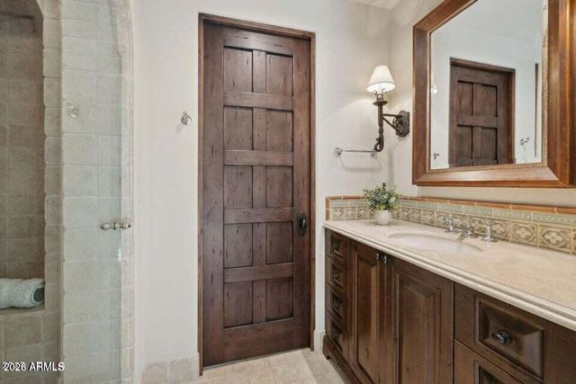 4949 E LINCOLN Drive 11, Paradise Valley, AZ 85253