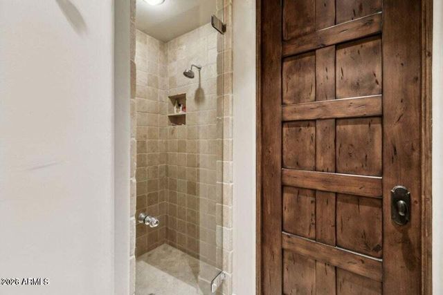 4949 E LINCOLN Drive 11, Paradise Valley, AZ 85253