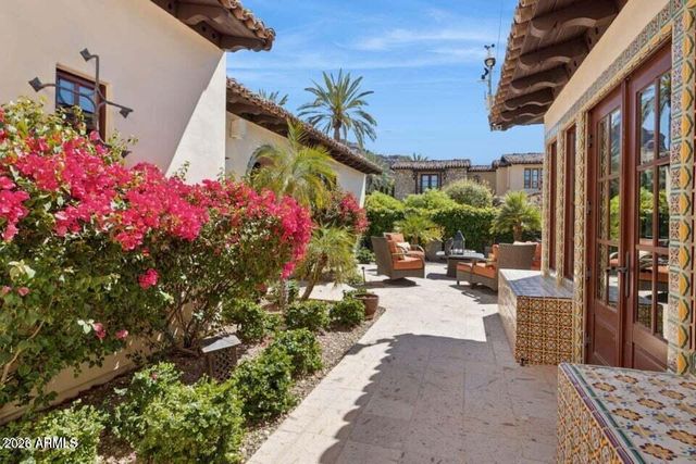 4949 E LINCOLN Drive 11, Paradise Valley, AZ 85253