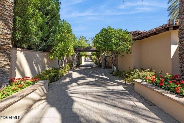 4949 E LINCOLN Drive 11, Paradise Valley, AZ 85253