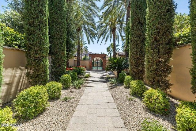 4949 E LINCOLN Drive 11, Paradise Valley, AZ 85253