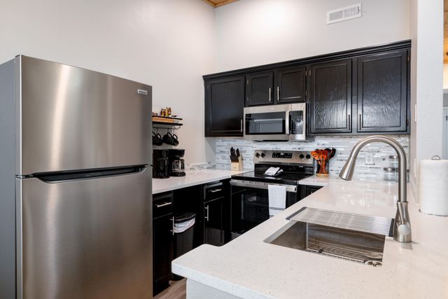 235 Ozark Mountain Resort Dr 47, Kimberling City, MO 65686