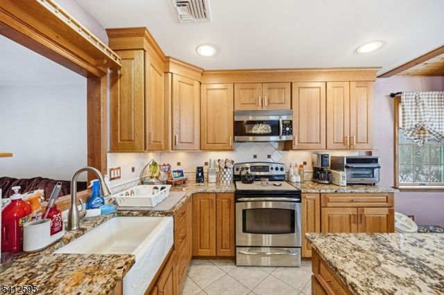 17 Acorn Dr, Vernon Twp., NJ 07422