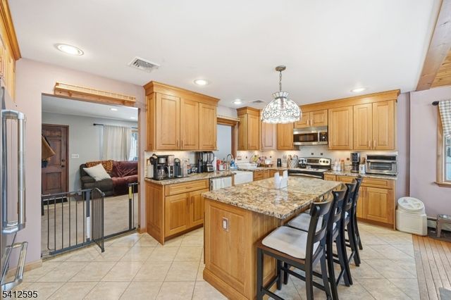 17 Acorn Dr, Vernon Twp., NJ 07422