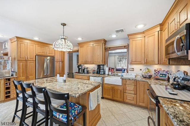 17 Acorn Dr, Vernon Twp., NJ 07422