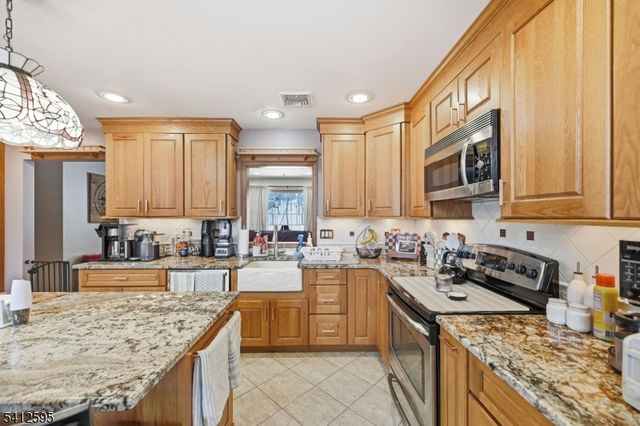 17 Acorn Dr, Vernon Twp., NJ 07422