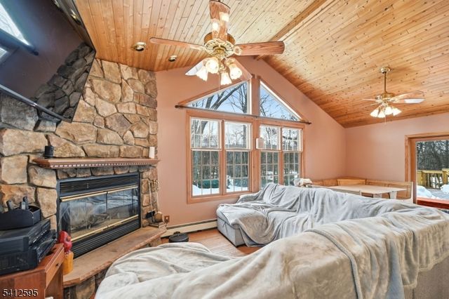 17 Acorn Dr, Vernon Twp., NJ 07422