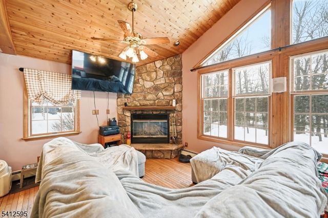 17 Acorn Dr, Vernon Twp., NJ 07422