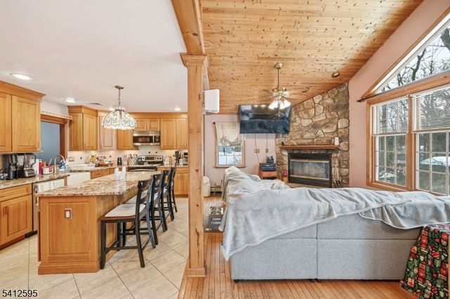 17 Acorn Dr, Vernon Twp., NJ 07422