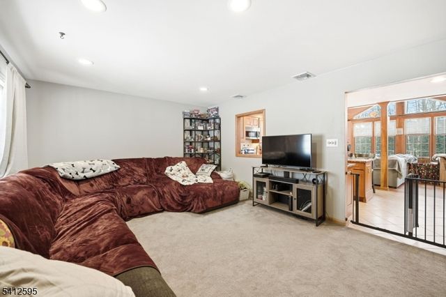 17 Acorn Dr, Vernon Twp., NJ 07422