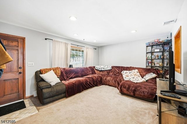 17 Acorn Dr, Vernon Twp., NJ 07422