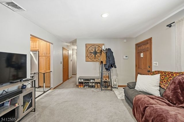 17 Acorn Dr, Vernon Twp., NJ 07422