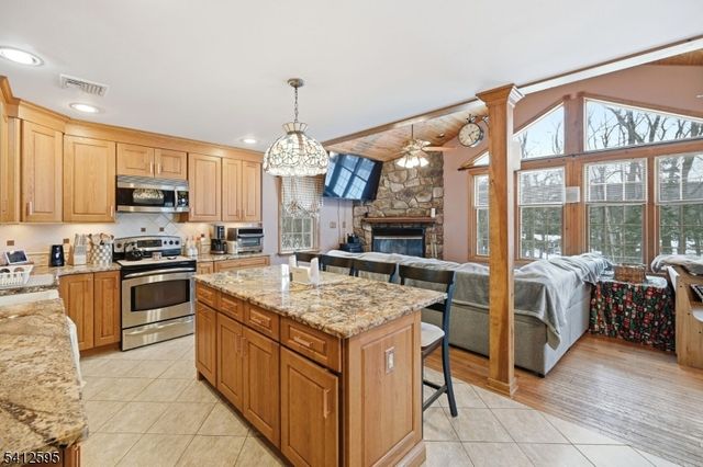 17 Acorn Dr, Vernon Twp., NJ 07422