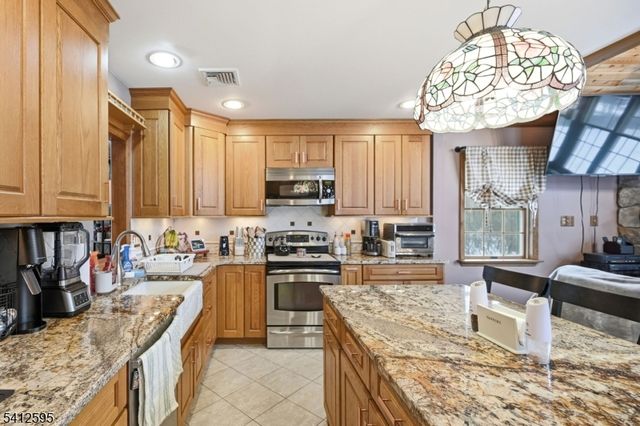 17 Acorn Dr, Vernon Twp., NJ 07422