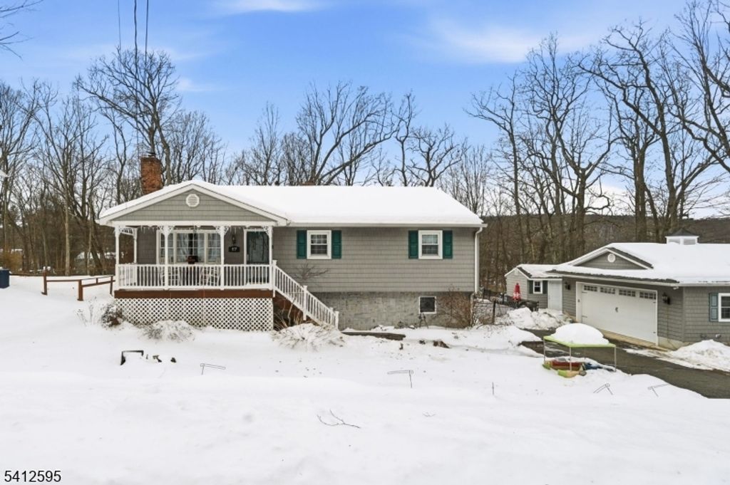 17 Acorn Dr, Vernon Twp., NJ 07422