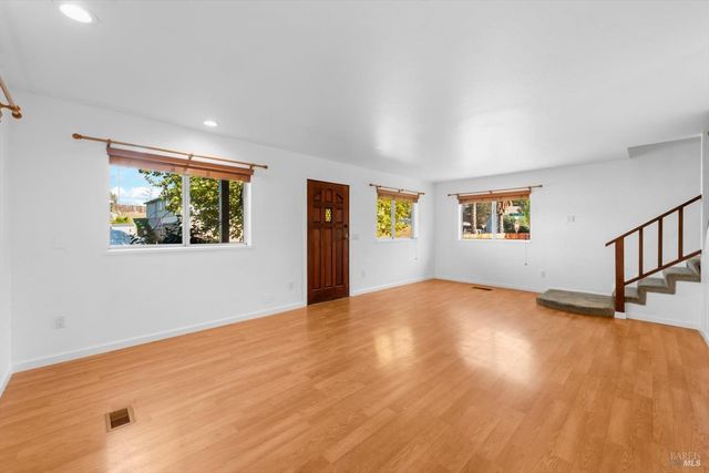 1017 Headlands Dr, Napa, CA 94558