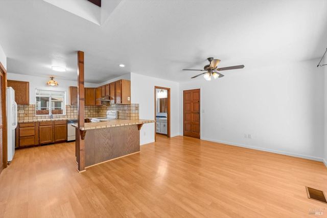 1017 Headlands Dr, Napa, CA 94558