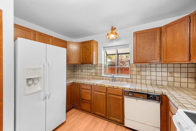 1017 Headlands Dr, Napa, CA 94558