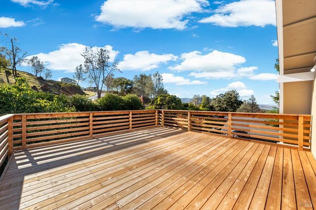 1017 Headlands Dr, Napa, CA 94558