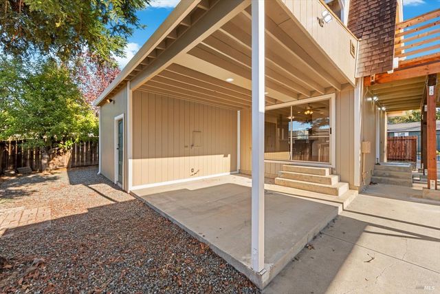 1017 Headlands Dr, Napa, CA 94558