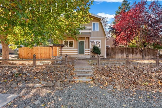 1017 Headlands Dr, Napa, CA 94558