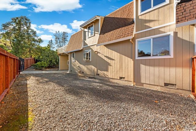 1017 Headlands Dr, Napa, CA 94558