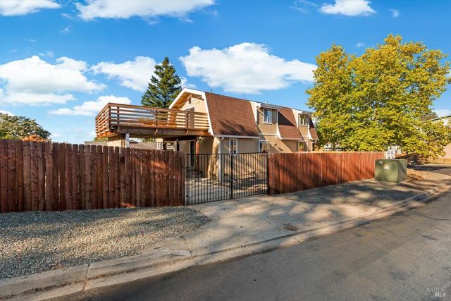 1017 Headlands Dr, Napa, CA 94558