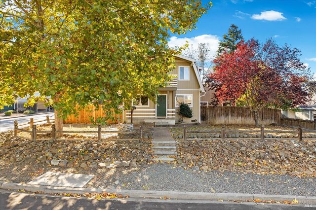 1017 Headlands Dr, Napa, CA 94558