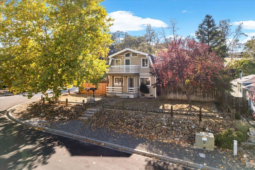 1017 Headlands Dr, Napa, CA 94558