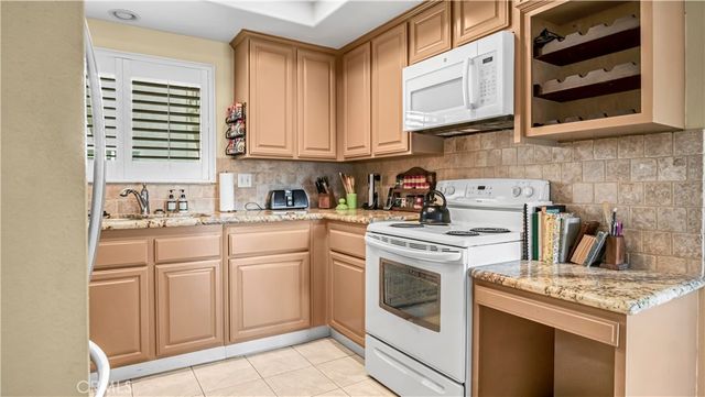 2401 Via Mariposa W 2A, Laguna Woods, CA 92637