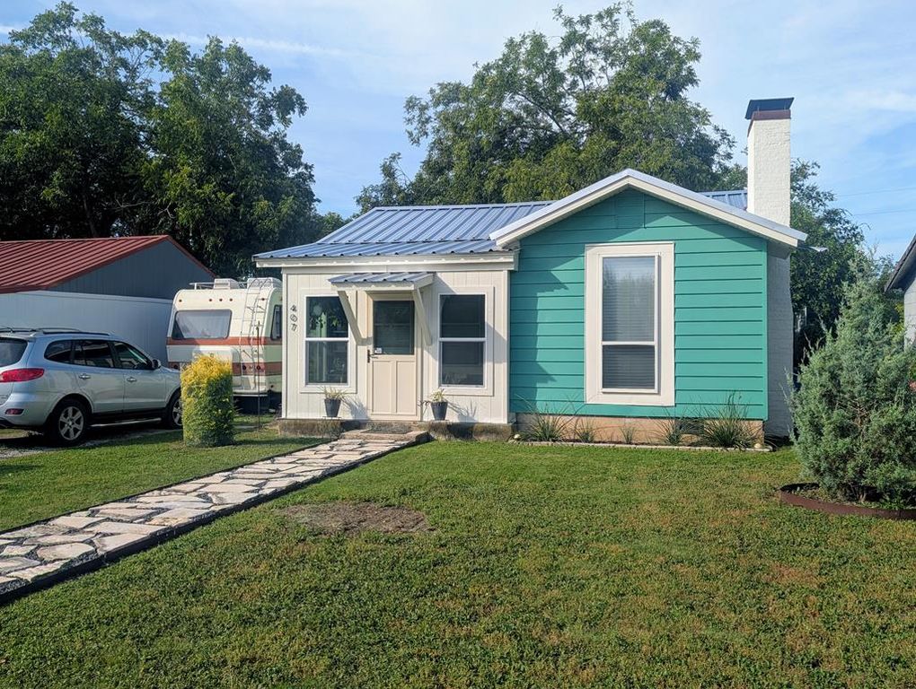 407 Lucille St, Kerrville, TX 78028