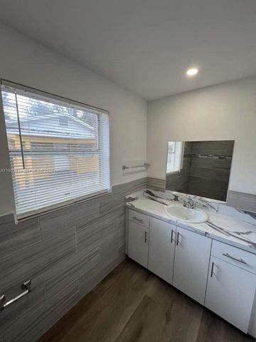 1236 NW 4th Ave 2, Fort Lauderdale, FL 33311