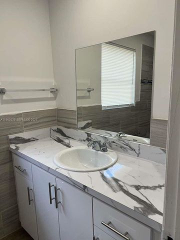 1236 NW 4th Ave 2, Fort Lauderdale, FL 33311