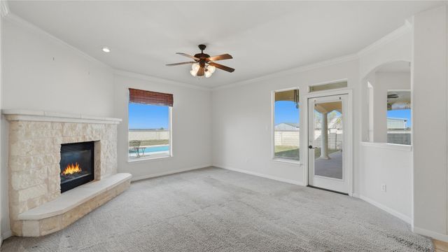 15620 Harry Lind RD, Elgin, TX 78621