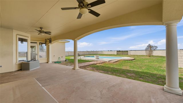 15620 Harry Lind RD, Elgin, TX 78621