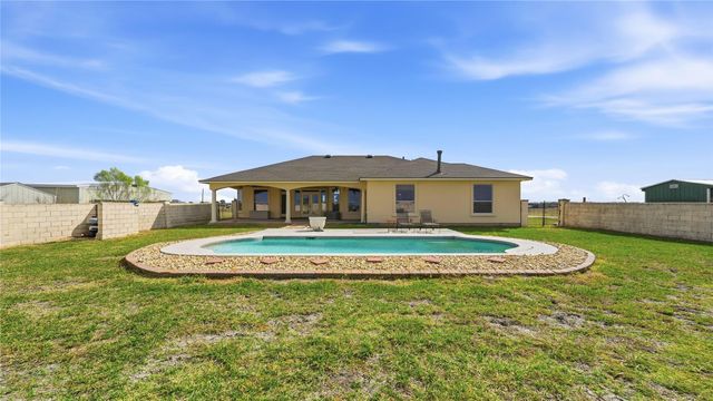 15620 Harry Lind RD, Elgin, TX 78621