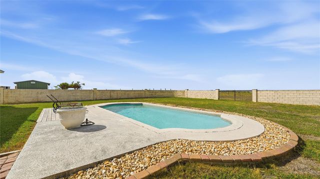 15620 Harry Lind RD, Elgin, TX 78621