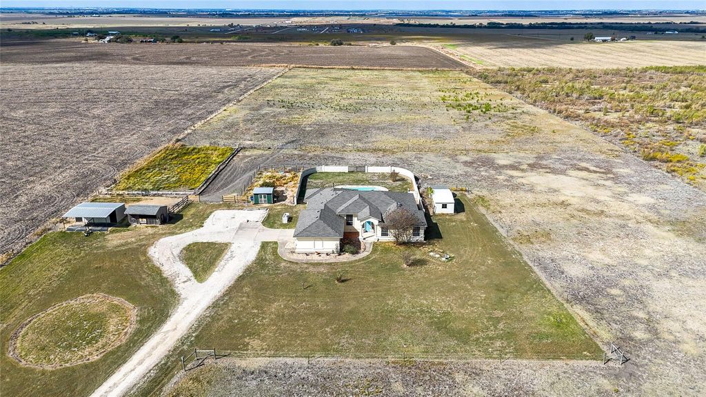 15620 Harry Lind RD, Elgin, TX 78621