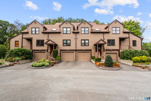 10 Edgehill Circle 10, Monroe, CT 06468