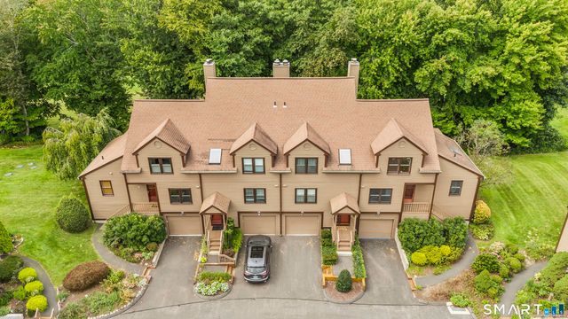 10 Edgehill Circle 10, Monroe, CT 06468